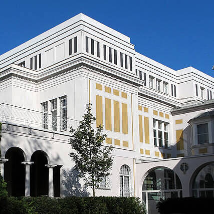 Öffnet die Seite 'Stuck Villa - Hereinspaziert nach der Restaurierung, Donnerstag, 18. Juni 13:15 - 14:45 Uhr'
